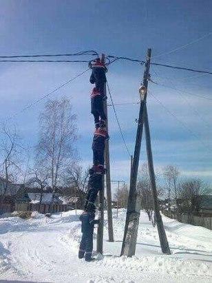 ВОТ ТАК ЛАЗИЮТ ЭЛЕКТРИКИ!!!