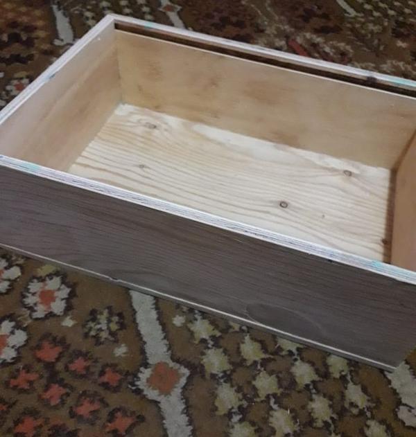 Мне подарили набор шампанское и пасту с песто. Подарок был помещен в такой вот ящик