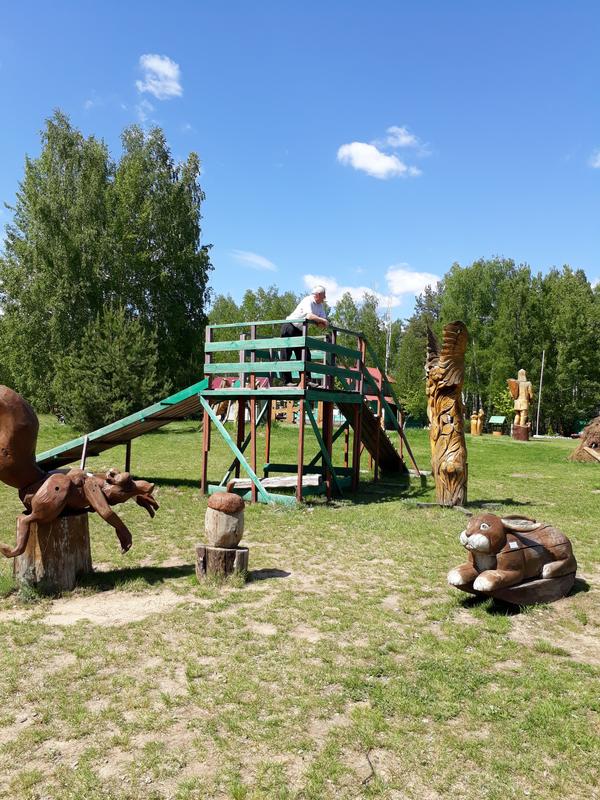 На поляне музея