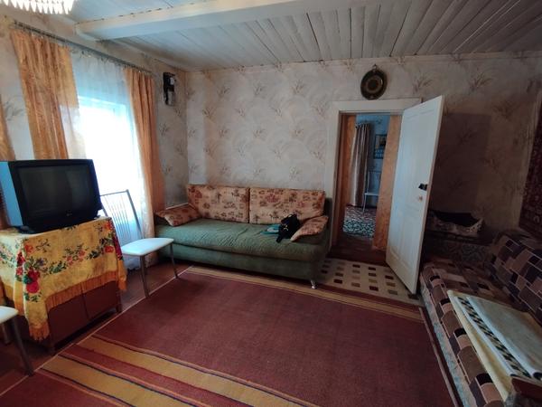 Фото внутри (виден переход из одной комнаты в другую)