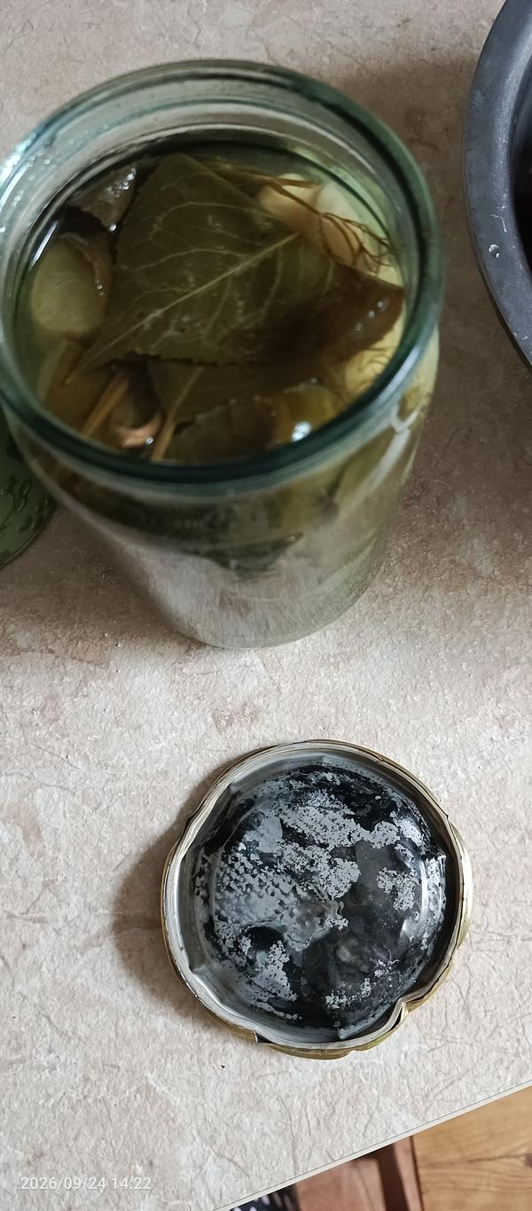Не качественные крышки , надо с желтым покрытием.