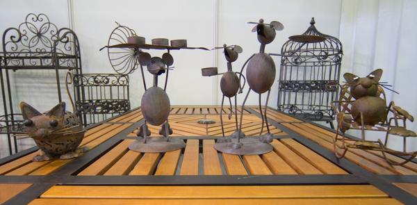 мыши и другие фигурки на выставке Garden Tool
