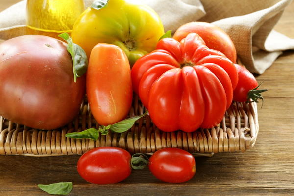 Сегодня мы поговорим о ребристых и длинноплодных сортах томатов