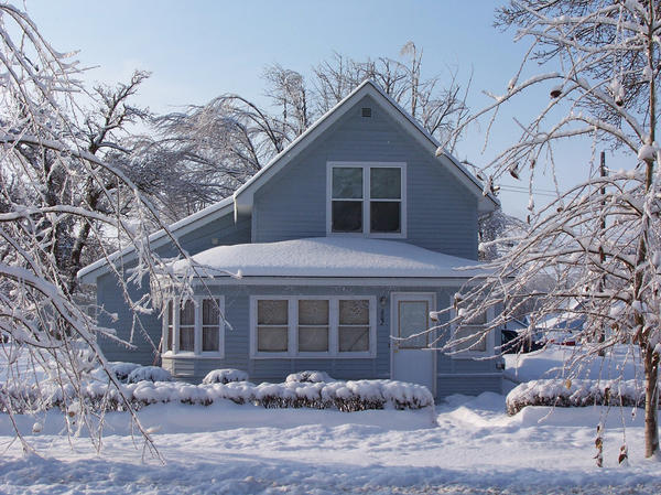 Как быстро согреть дачный домик зимой?