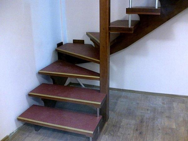 Лестница на больцах. Фото с сайта unibo.ru