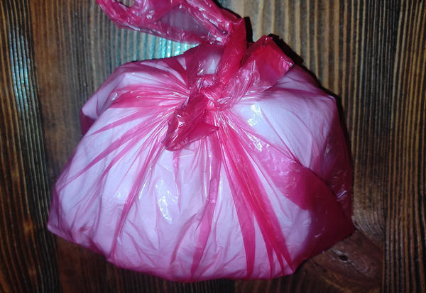 В плотно закрытом пакете на обработанной одежде защитное действие репеллента сохраняется до 20 суток