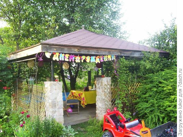 беседка для компании