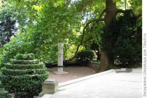 Старинный парк в Гурзуфе (Крым)