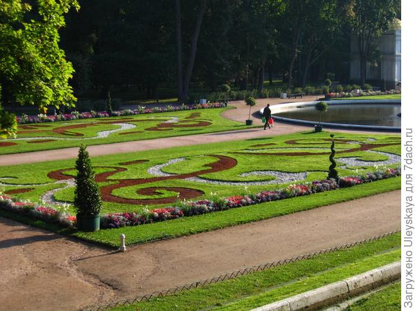 Изысканный партер, пригород Санкт-Петербурга