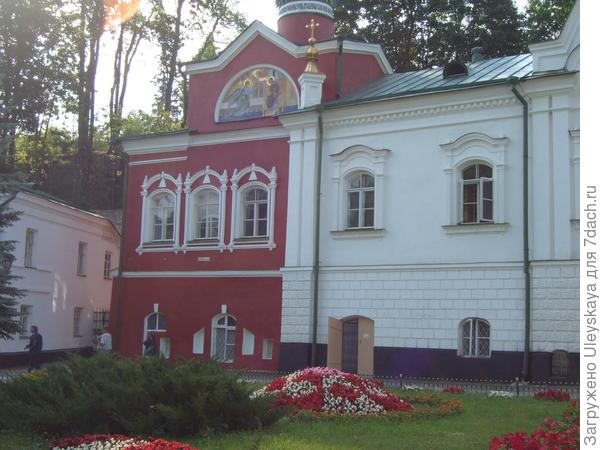 На территории Псково-Печерского монастыря