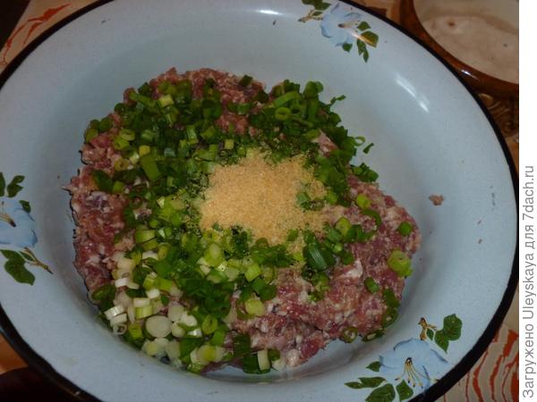 Зеленый лук в приготовлении фарша, фото сайта svetlanakosheleva.blogspot.com
