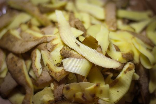 Картофельные очистки - отличное сырье для питательного настоя