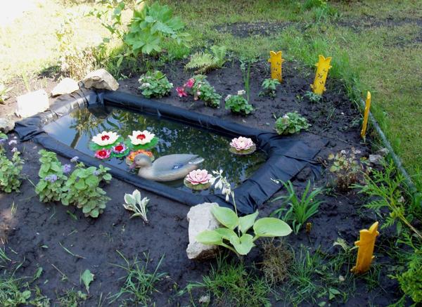 Идеи 10 мини-прудов: они создадут в вашем саду ощущение прохлады и свежести