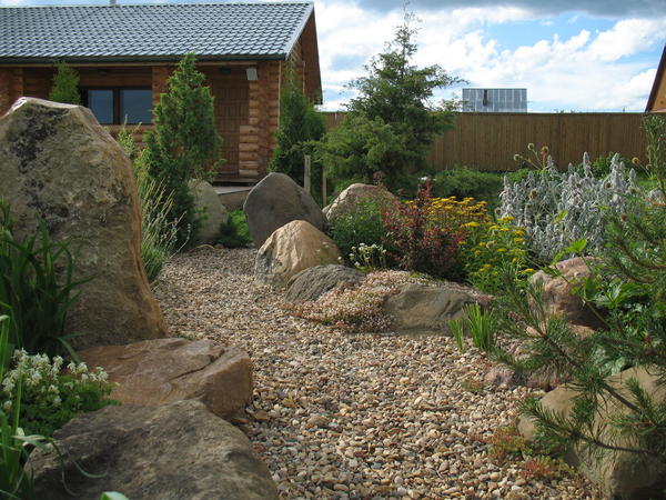 Камень в ландшафтном дизайне подмосковного сада