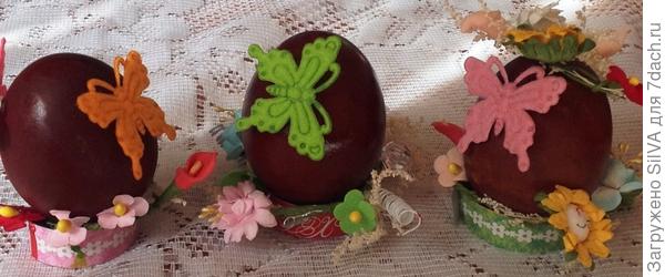 крашенки в отваре луковой шелухи с элементами декора