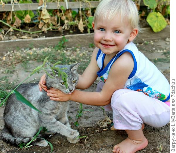 Покажу я вам друзья, что утром сегодня на даче нашла)))