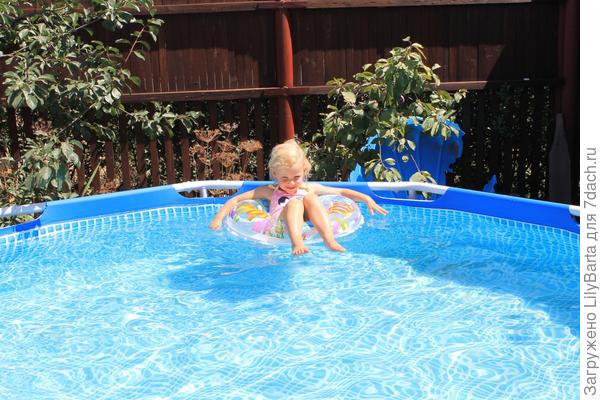 осветленная вода в бассейне благодаря коагулянту