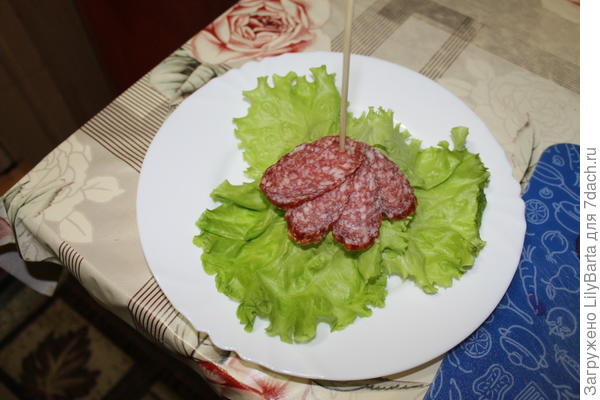 делаем елочки из колбасы