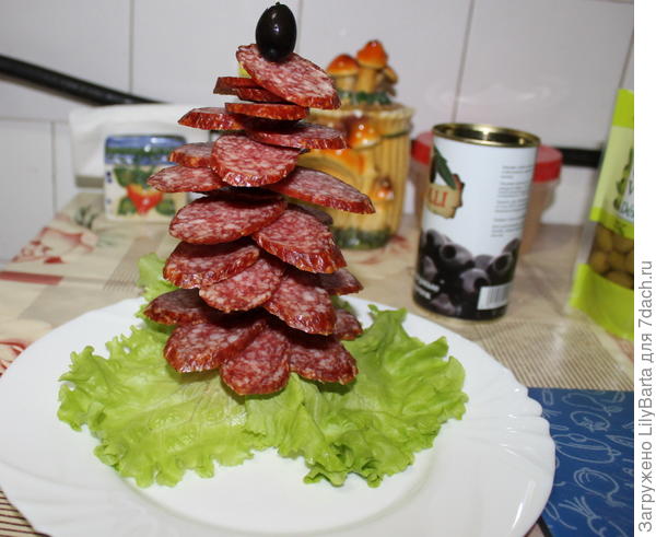 елочка из колбасы