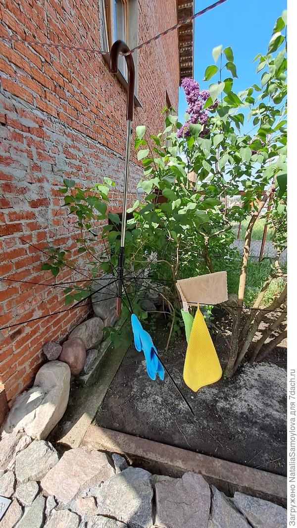 Подвешиваем её за ручку и развешиваем вещи!