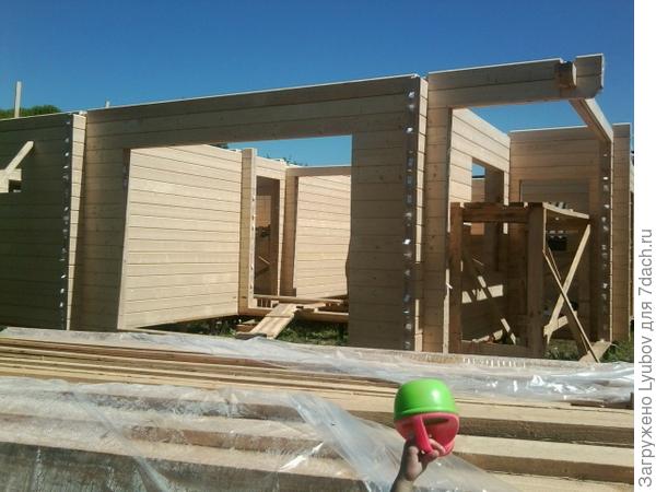 Строим домик для всей семьи!