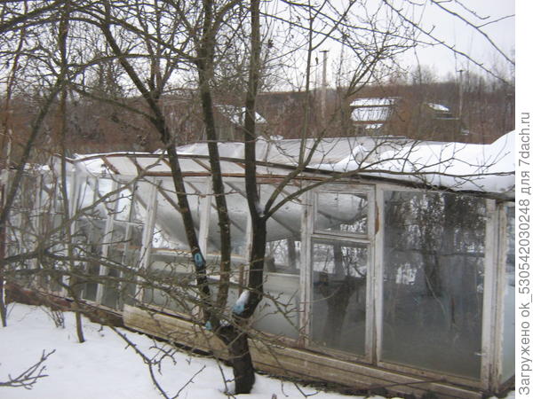 Снег набедокурил.