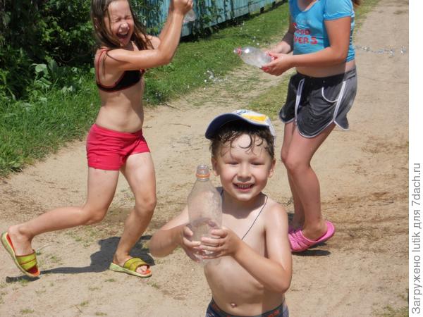 Дача, дети и вода