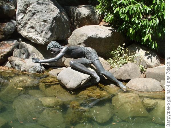 Нарцисс, любующийся своим отражением