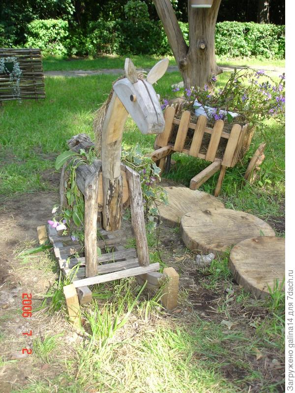 Из деревянных спилов - дорожка