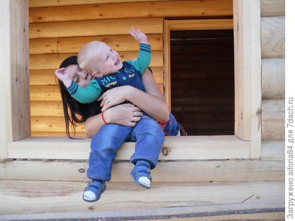 Скоро мы построим дом,будем жить там вчетвером...