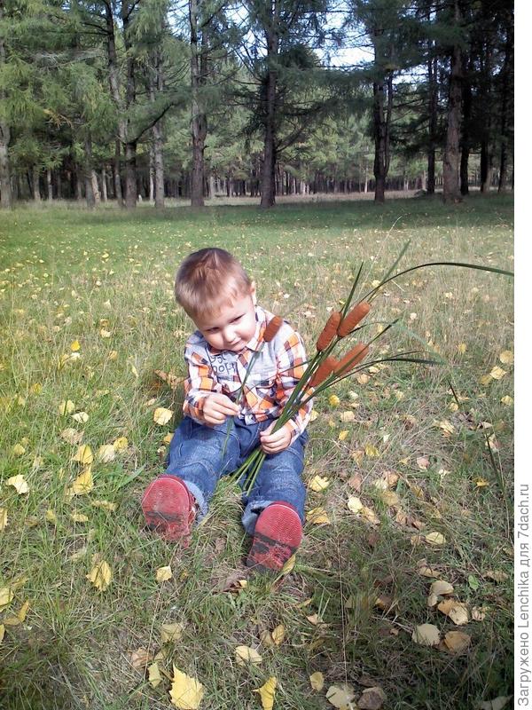 Речка..... рыбалка..... и не забудем про букет для мамы.