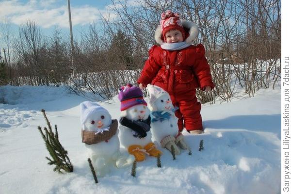 Наша новогодняя дача со снеговичками)