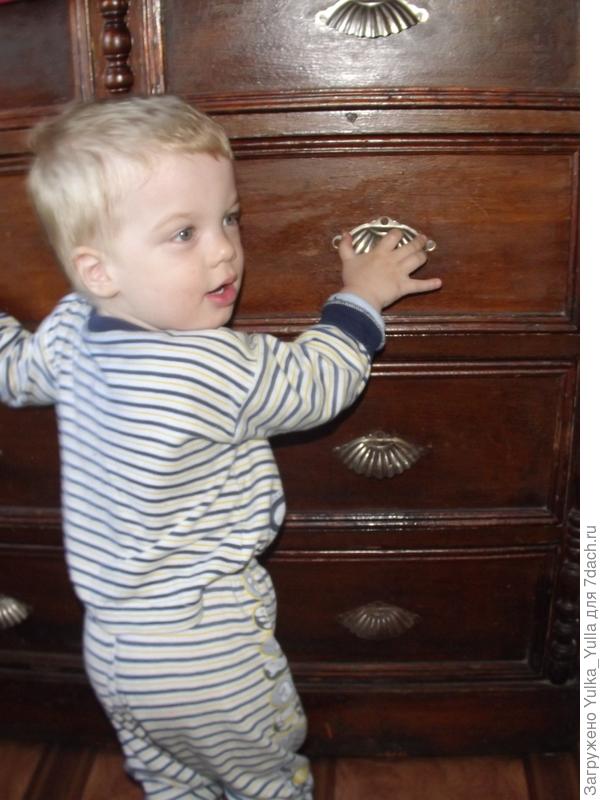 любимая игра &amp;quot;лазанье по шкафам&amp;quot;