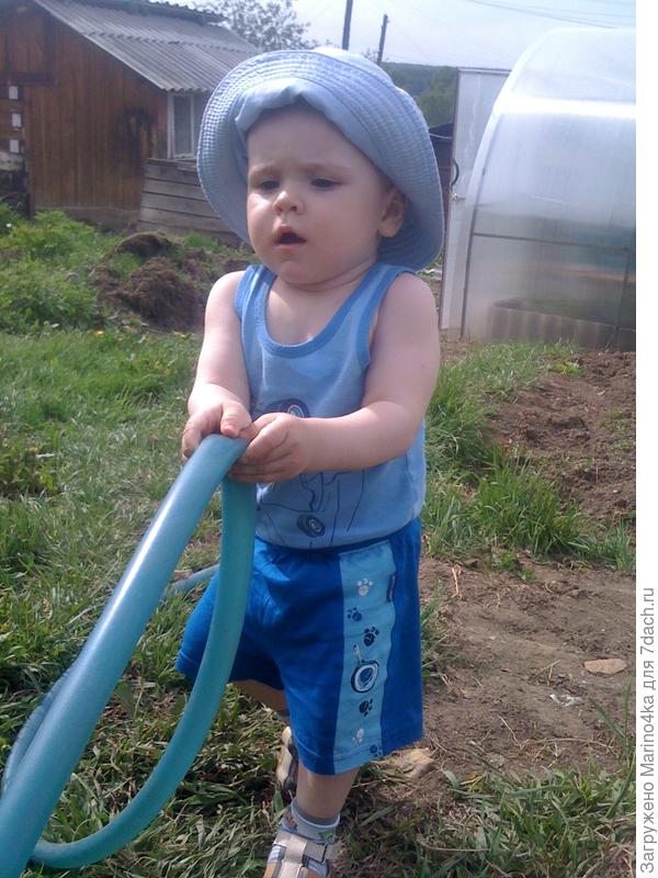 Безумно любим поливать...