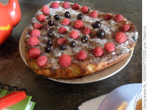 пирог творожный с ягодами