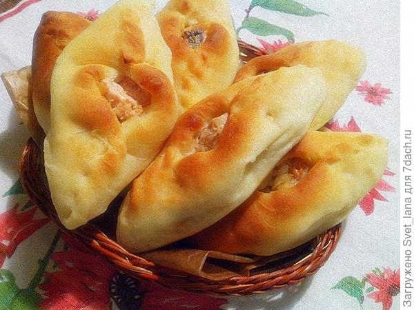 Расстегаи с красной рыбой