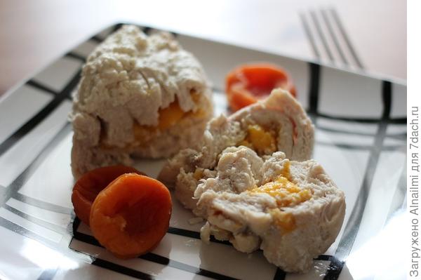 рулетики с курагой и персиками