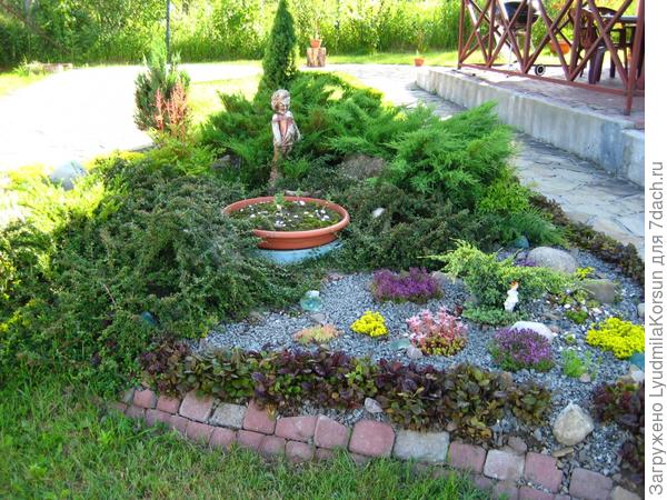 Рокарий...Правда сейчас он еще лучше...растения (хвойные) увеличились вдвое