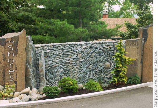 Панно из камня и гальки