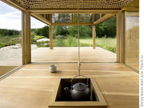 Оригинальная идея для закрытой беседки