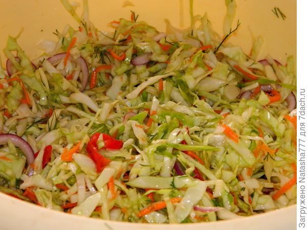 нашинковала салат
