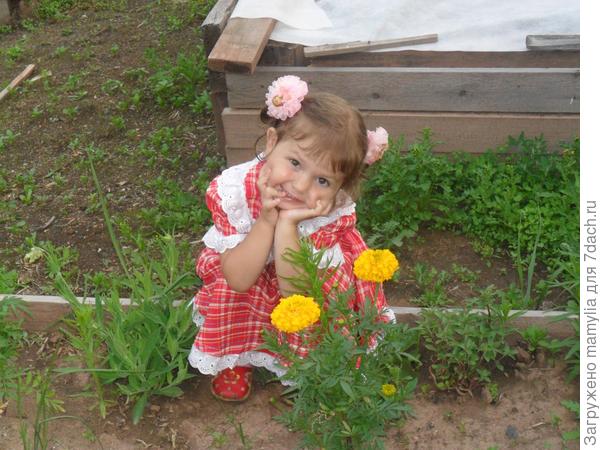 Лиза с цветами