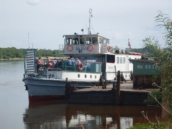 На теплоходе)) Белый, но без музыки