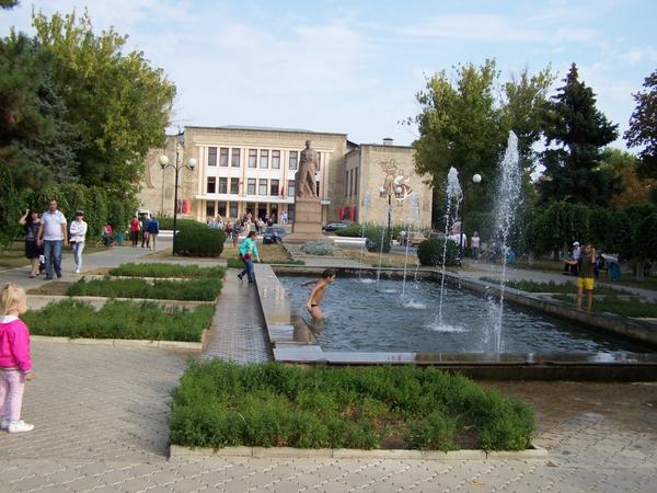 В ДК был один из пунктов голосования))