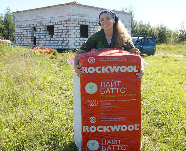 Победитель art2 (Наталья Полякова, Псков) с призом от ROCKWOOL