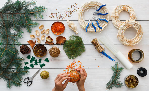 Ваша ёлка будет уникальной: 20 идей игрушек, которые можно сделать своими руками — уральские-газоны.рф