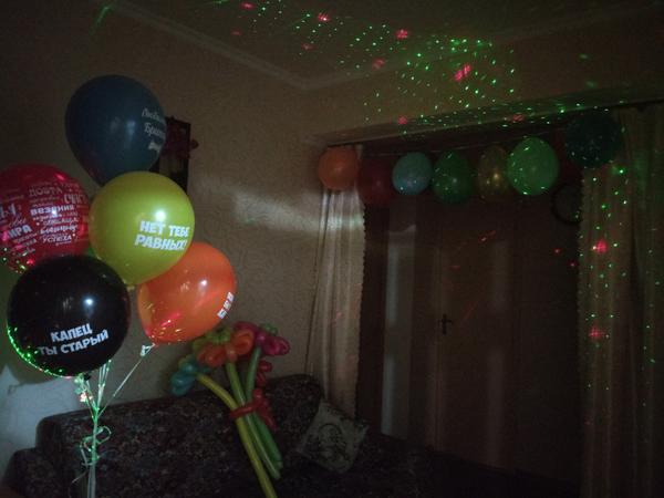 О, нашла, как я оформляла прихожку ночью перед днем рождения. Это было 26 ноября)) И вот шарик на первом фото сегодня! Капец не капец, а 40 лет - живучий не только возраст...))
