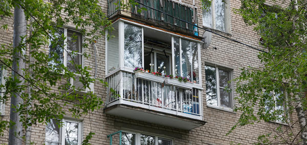 Мой балкон — моя крепость. Как в России борются с остеклением лоджий ::  Жилье :: РБК Недвижимость