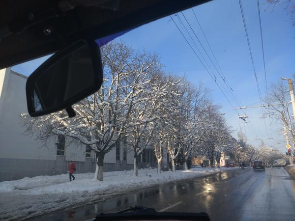 Дороги раскатаны, там просто мокро...