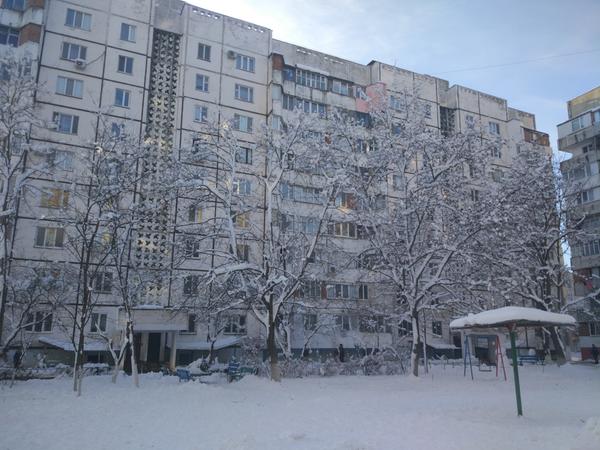 Ура! Снег на крыше, на скамейках